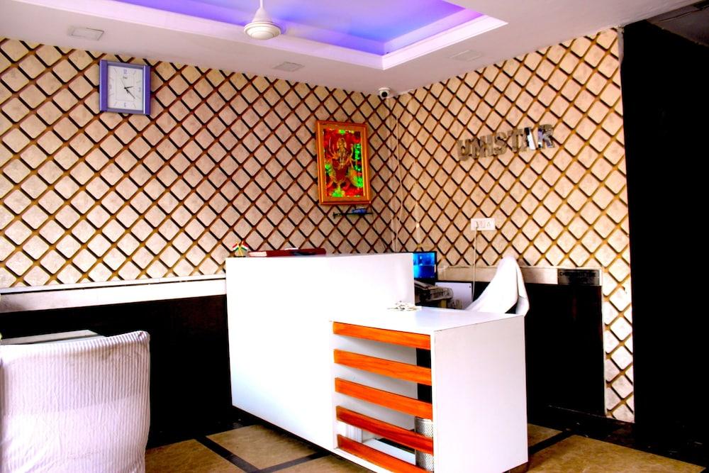 Hotel Unistar Ню Делхи Екстериор снимка