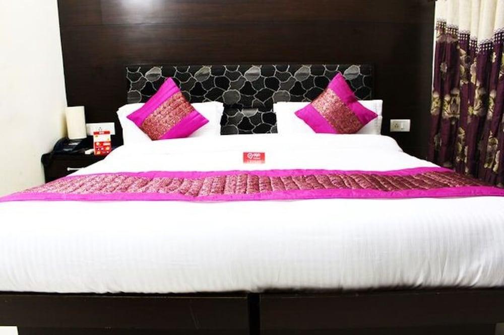 Hotel Unistar Ню Делхи Екстериор снимка