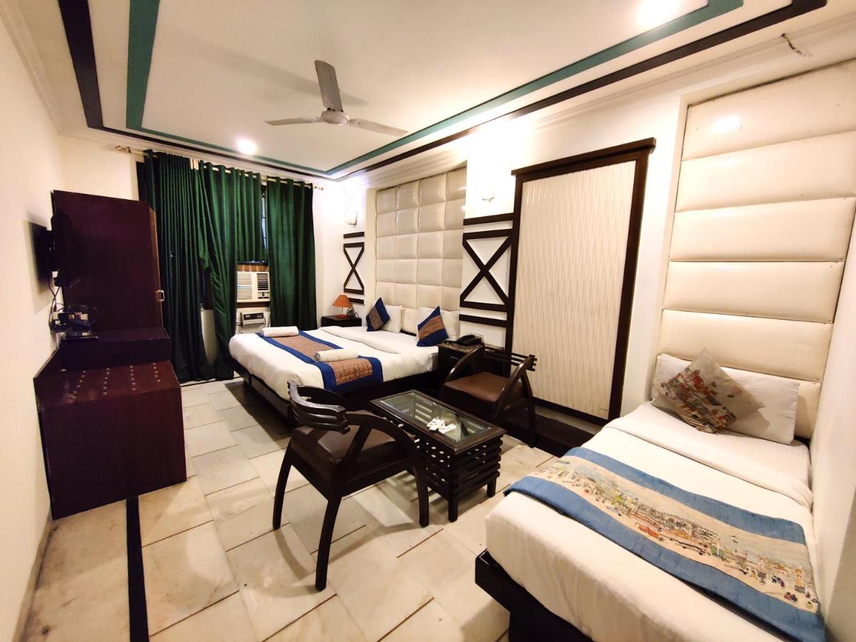 Hotel Unistar Ню Делхи Екстериор снимка