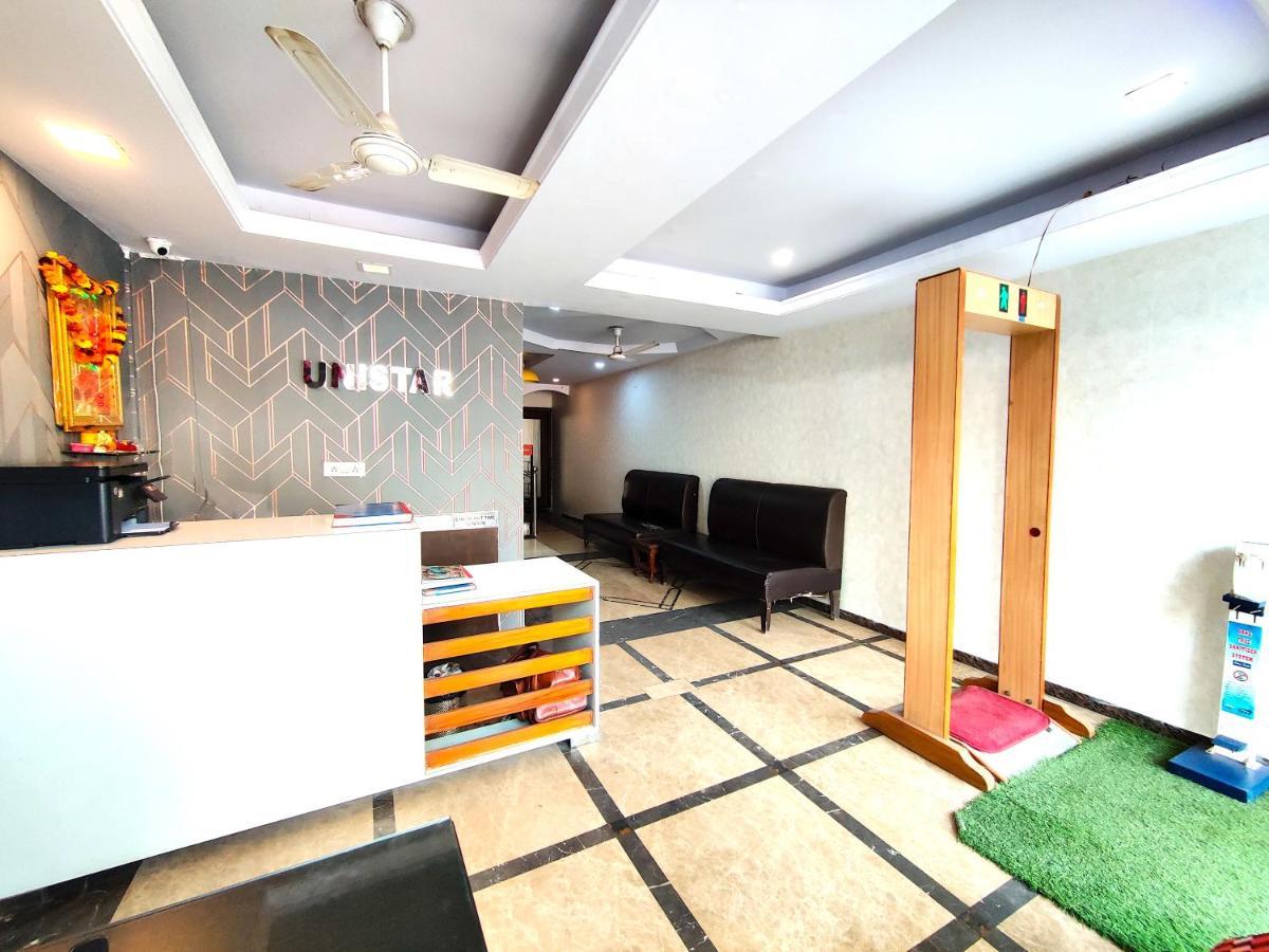 Hotel Unistar Ню Делхи Екстериор снимка