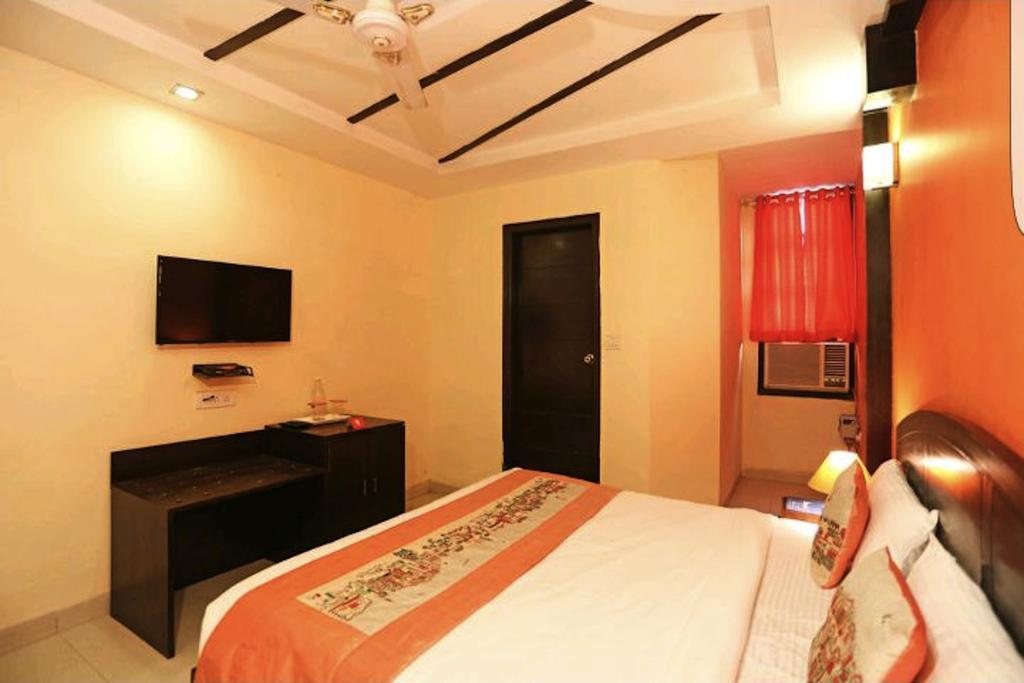 Hotel Unistar Ню Делхи Екстериор снимка