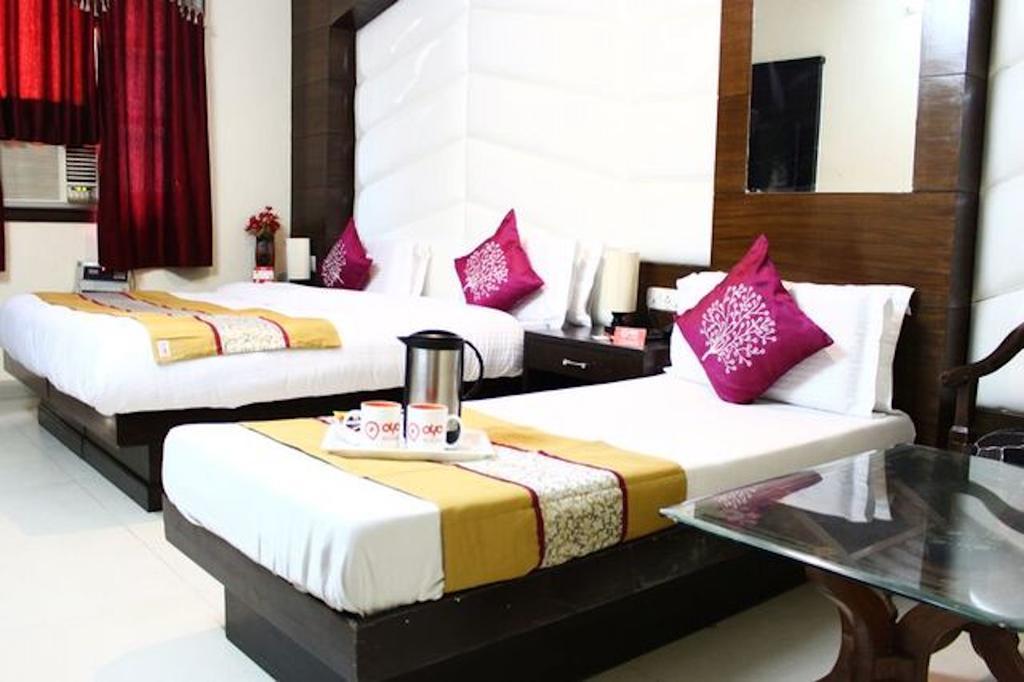 Hotel Unistar Ню Делхи Екстериор снимка