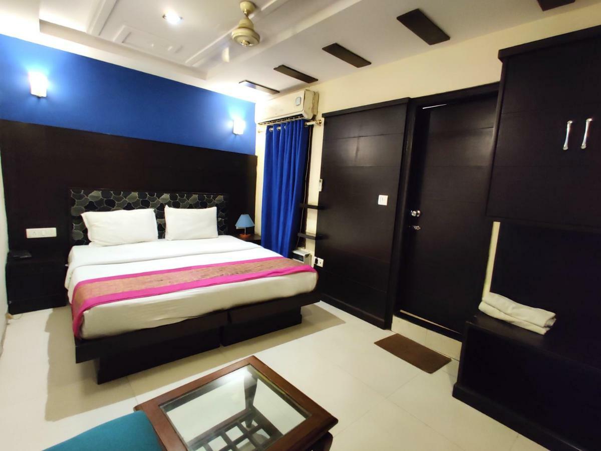Hotel Unistar Ню Делхи Екстериор снимка