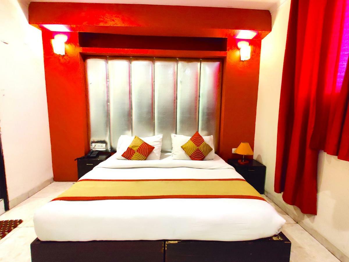 Hotel Unistar Ню Делхи Екстериор снимка