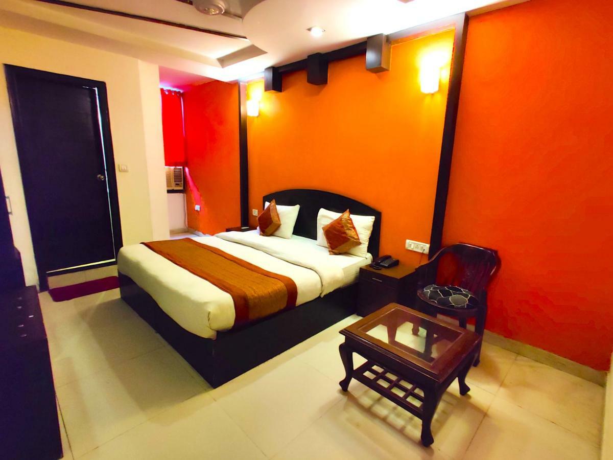 Hotel Unistar Ню Делхи Екстериор снимка
