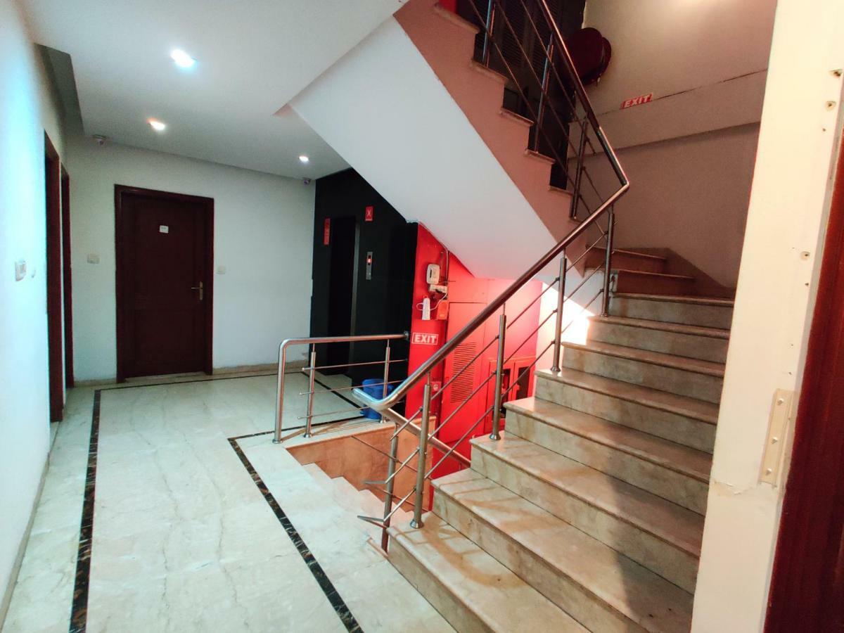 Hotel Unistar Ню Делхи Екстериор снимка