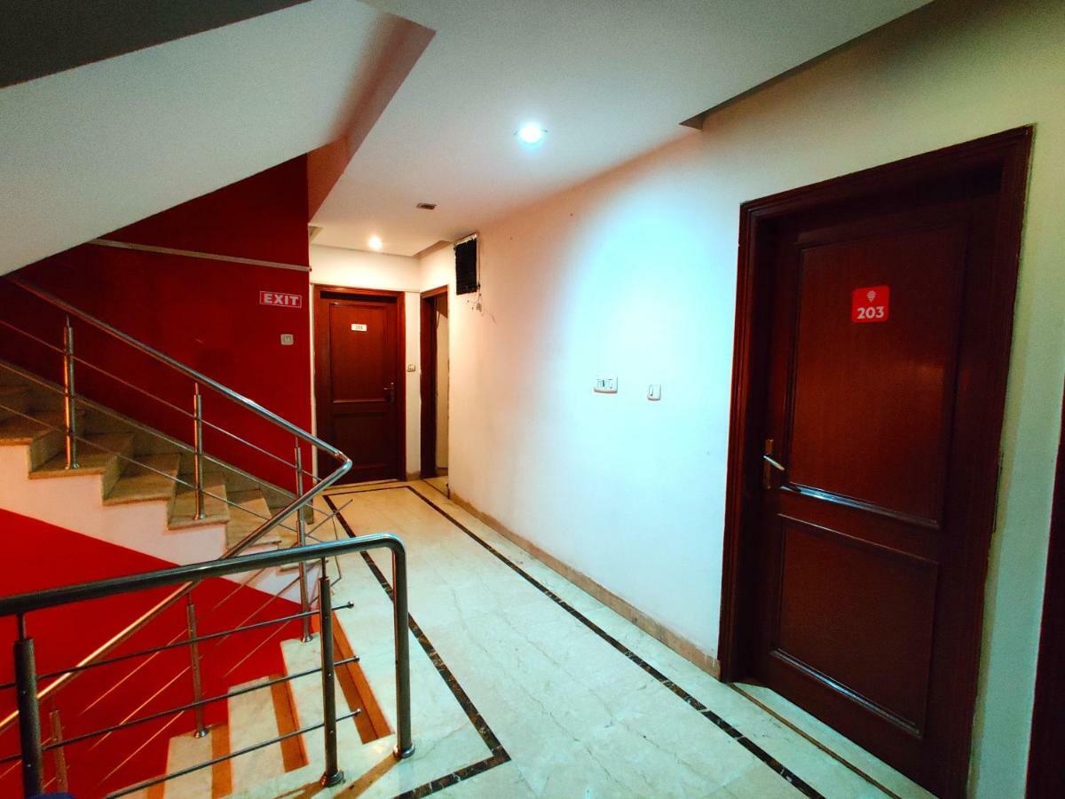 Hotel Unistar Ню Делхи Екстериор снимка