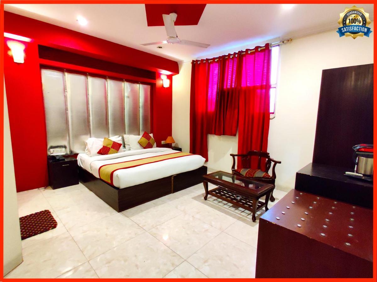 Hotel Unistar Ню Делхи Екстериор снимка